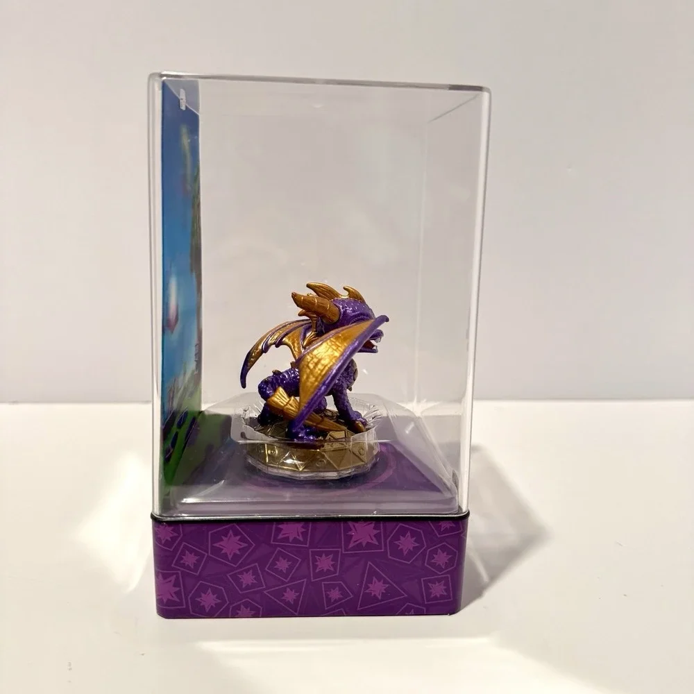 Skylanders Eon's‎ Elite Spyro w/ Display Case